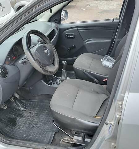 Сірий ВАЗ Largus, об'ємом двигуна 1.6 л та пробігом 100 тис. км за 3900 $, фото 1 на Automoto.ua