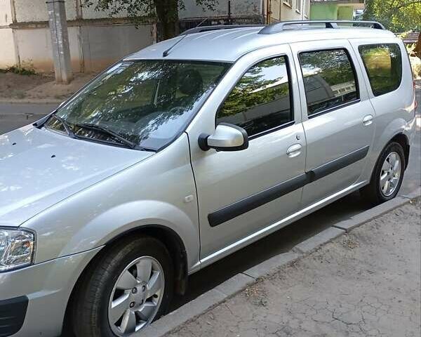 Серый ВАЗ Largus, объемом двигателя 1.6 л и пробегом 98 тыс. км за 7300 $, фото 1 на Automoto.ua