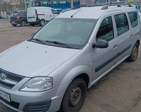 Сірий ВАЗ Largus, об'ємом двигуна 1.6 л та пробігом 275 тис. км за 4900 $, фото 1 на Automoto.ua