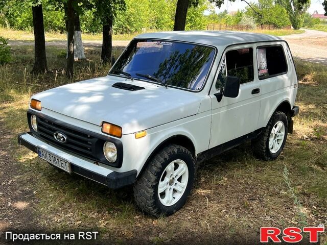 Білий ВАЗ Нива, об'ємом двигуна 1.6 л та пробігом 150 тис. км за 1499 $, фото 1 на Automoto.ua