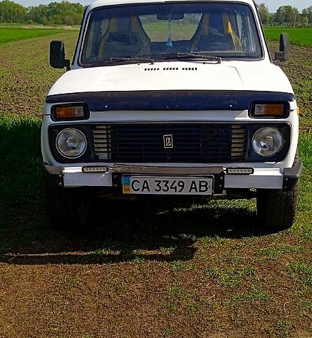 Белый ВАЗ Нива, объемом двигателя 1.6 л и пробегом 250 тыс. км за 1700 $, фото 1 на Automoto.ua