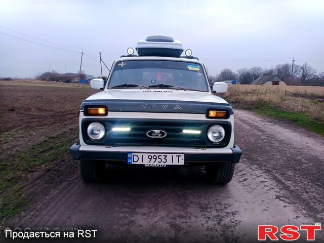 Білий ВАЗ Нива, об'ємом двигуна 16 л та пробігом 100 тис. км за 2500 $, фото 1 на Automoto.ua