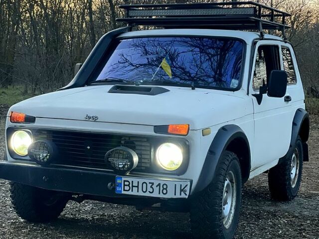 Білий ВАЗ Нива, об'ємом двигуна 1.6 л та пробігом 0 тис. км за 2000 $, фото 1 на Automoto.ua
