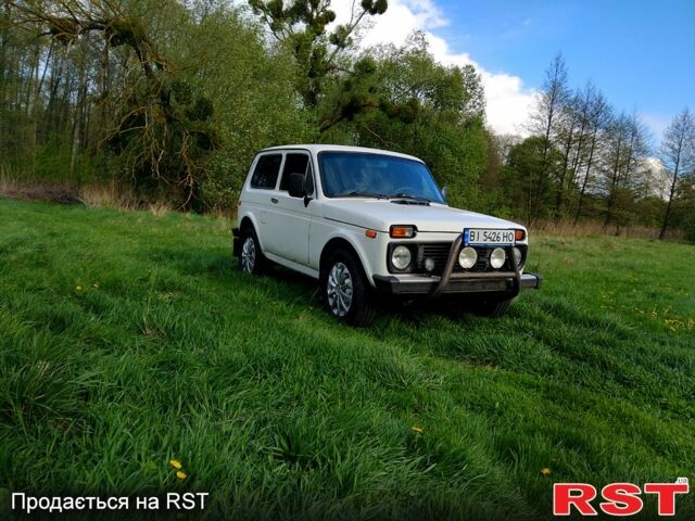 Белый ВАЗ Нива, объемом двигателя 1.6 л и пробегом 88 тыс. км за 2100 $, фото 1 на Automoto.ua