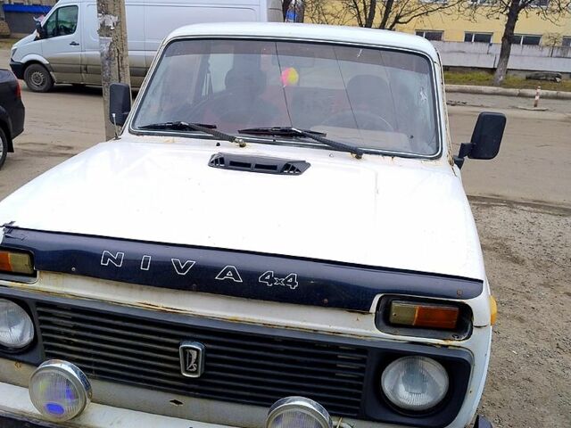 Белый ВАЗ Нива, объемом двигателя 16 л и пробегом 0 тыс. км за 2000 $, фото 1 на Automoto.ua