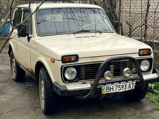 Белый ВАЗ Нива, объемом двигателя 1.6 л и пробегом 278 тыс. км за 1000 $, фото 1 на Automoto.ua