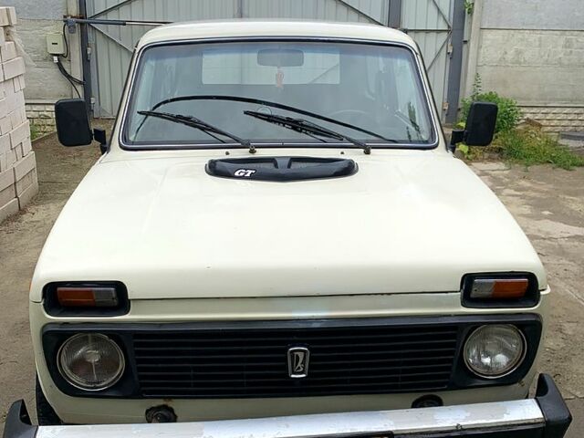 Белый ВАЗ Нива, объемом двигателя 1.6 л и пробегом 140 тыс. км за 1600 $, фото 1 на Automoto.ua