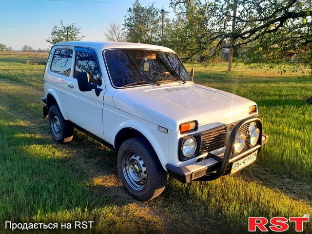 Білий ВАЗ Нива, об'ємом двигуна 1.6 л та пробігом 300 тис. км за 1800 $, фото 1 на Automoto.ua