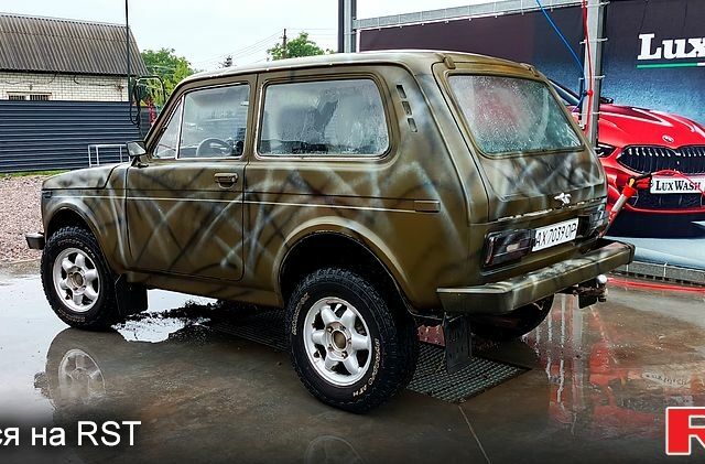 Белый ВАЗ Нива, объемом двигателя 1.6 л и пробегом 285 тыс. км за 1800 $, фото 1 на Automoto.ua