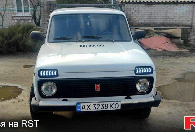 Белый ВАЗ Нива, объемом двигателя 1.6 л и пробегом 70 тыс. км за 3300 $, фото 1 на Automoto.ua