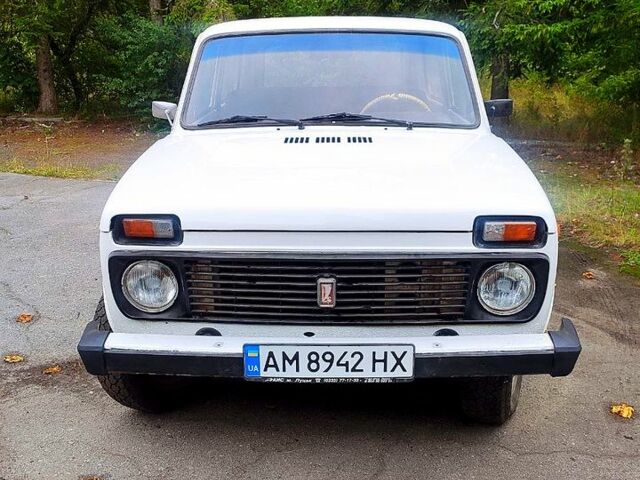 Белый ВАЗ Нива, объемом двигателя 1.6 л и пробегом 51 тыс. км за 2000 $, фото 1 на Automoto.ua