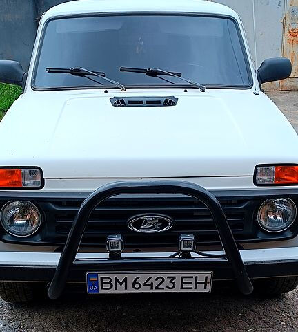 Белый ВАЗ Нива, объемом двигателя 1.6 л и пробегом 200 тыс. км за 4300 $, фото 1 на Automoto.ua