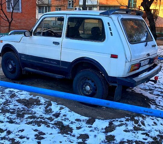 Білий ВАЗ Нива, об'ємом двигуна 1.6 л та пробігом 100 тис. км за 1600 $, фото 1 на Automoto.ua