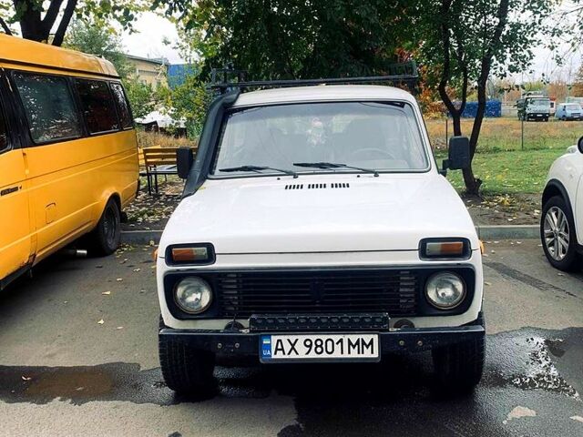 Білий ВАЗ Нива, об'ємом двигуна 1.6 л та пробігом 200 тис. км за 2800 $, фото 1 на Automoto.ua