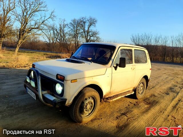 Белый ВАЗ Нива, объемом двигателя 1.6 л и пробегом 50 тыс. км за 1650 $, фото 1 на Automoto.ua