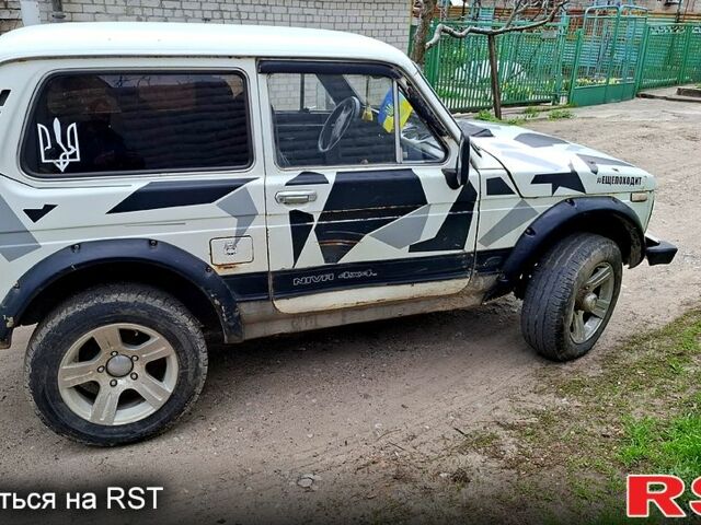Білий ВАЗ Нива, об'ємом двигуна 1.6 л та пробігом 150 тис. км за 1399 $, фото 1 на Automoto.ua
