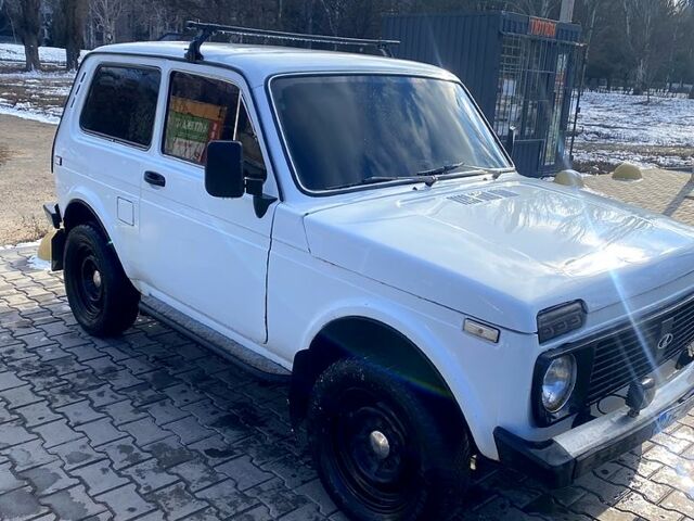 Белый ВАЗ Нива, объемом двигателя 1.6 л и пробегом 300 тыс. км за 2500 $, фото 1 на Automoto.ua