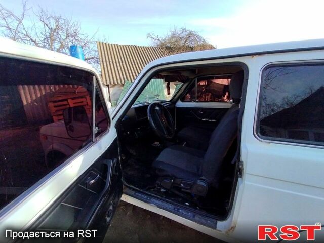 Білий ВАЗ Нива, об'ємом двигуна 1.7 л та пробігом 250 тис. км за 3000 $, фото 1 на Automoto.ua