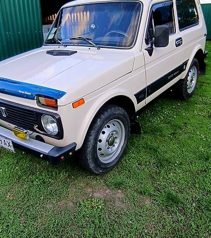 Белый ВАЗ Нива, объемом двигателя 1.7 л и пробегом 124 тыс. км за 3600 $, фото 1 на Automoto.ua