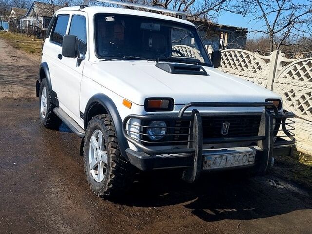 Білий ВАЗ Нива, об'ємом двигуна 1.7 л та пробігом 200 тис. км за 1800 $, фото 1 на Automoto.ua