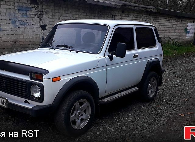Белый ВАЗ Нива, объемом двигателя 1.7 л и пробегом 180 тыс. км за 3000 $, фото 1 на Automoto.ua