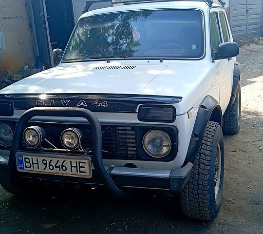 Белый ВАЗ Нива, объемом двигателя 1.7 л и пробегом 100 тыс. км за 3100 $, фото 1 на Automoto.ua