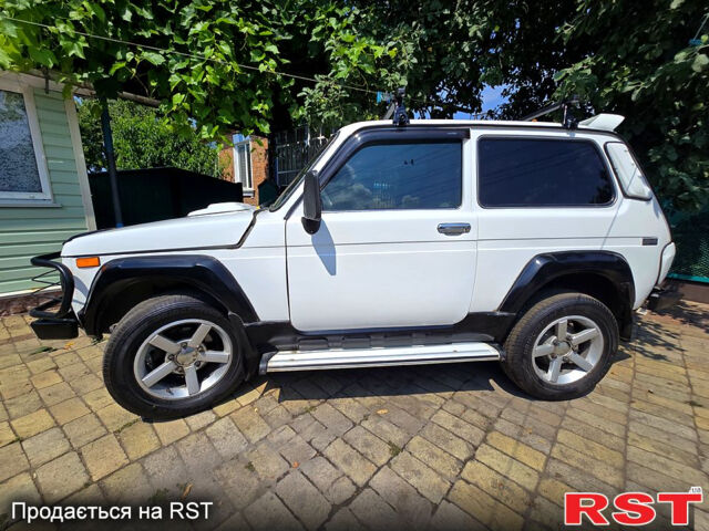 Білий ВАЗ Нива, об'ємом двигуна 1.7 л та пробігом 174 тис. км за 4200 $, фото 1 на Automoto.ua