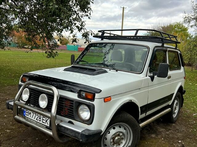 Белый ВАЗ Нива, объемом двигателя 1.7 л и пробегом 150 тыс. км за 2650 $, фото 1 на Automoto.ua