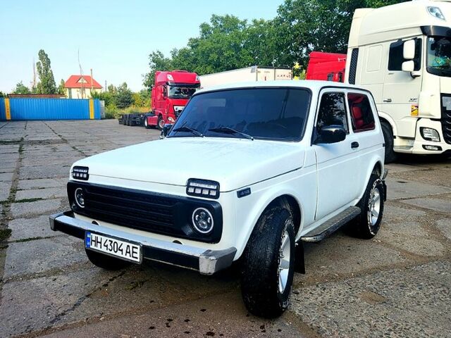 Белый ВАЗ Нива, объемом двигателя 1.7 л и пробегом 240 тыс. км за 3200 $, фото 1 на Automoto.ua