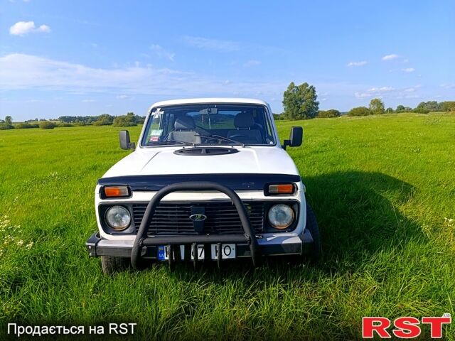 Белый ВАЗ Нива, объемом двигателя 1.7 л и пробегом 140 тыс. км за 3500 $, фото 1 на Automoto.ua