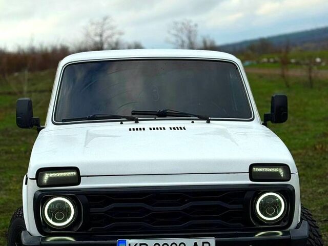Белый ВАЗ Нива, объемом двигателя 1.7 л и пробегом 350 тыс. км за 3500 $, фото 1 на Automoto.ua