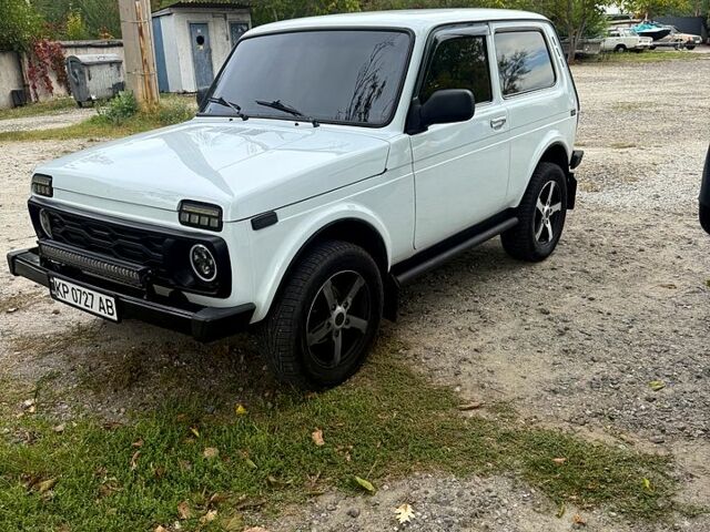 Белый ВАЗ Нива, объемом двигателя 1.7 л и пробегом 200 тыс. км за 5500 $, фото 1 на Automoto.ua