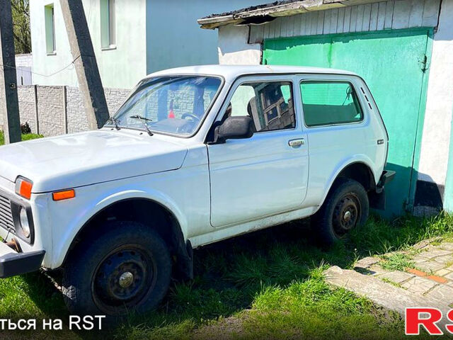 Белый ВАЗ Нива, объемом двигателя 1.7 л и пробегом 290 тыс. км за 3000 $, фото 1 на Automoto.ua