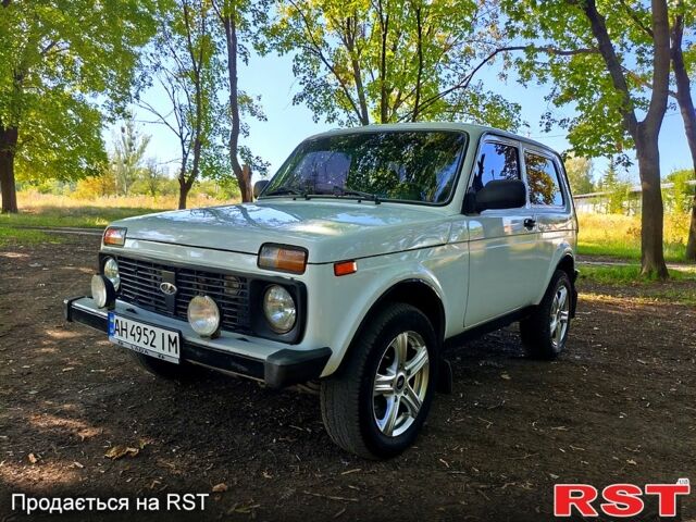 Белый ВАЗ Нива, объемом двигателя 1.7 л и пробегом 140 тыс. км за 4500 $, фото 1 на Automoto.ua