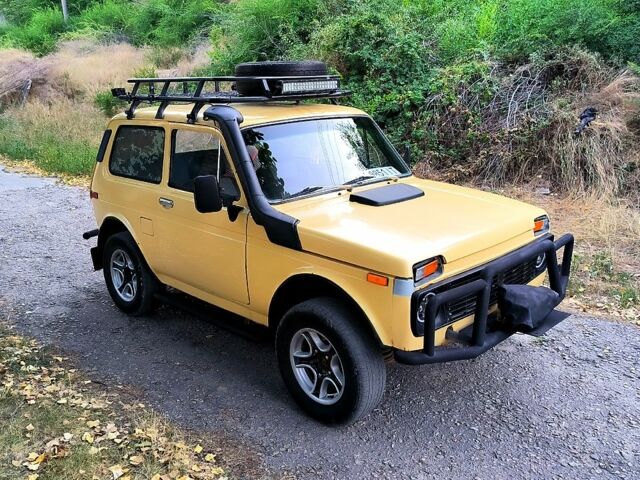 Бежевый ВАЗ Нива, объемом двигателя 1.6 л и пробегом 100 тыс. км за 1500 $, фото 1 на Automoto.ua