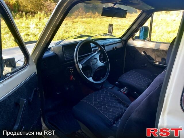 Бежевый ВАЗ Нива, объемом двигателя 1.6 л и пробегом 188 тыс. км за 1999 $, фото 1 на Automoto.ua