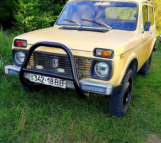 Бежевый ВАЗ Нива, объемом двигателя 1.6 л и пробегом 200 тыс. км за 1500 $, фото 1 на Automoto.ua