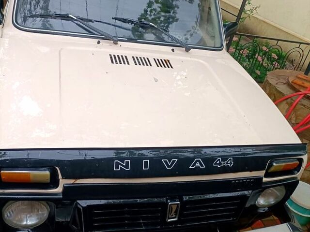Бежевый ВАЗ Нива, объемом двигателя 1.6 л и пробегом 177 тыс. км за 2000 $, фото 1 на Automoto.ua