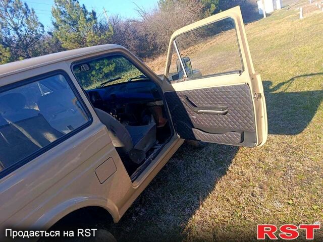 Бежевий ВАЗ Нива, об'ємом двигуна 1.6 л та пробігом 200 тис. км за 1800 $, фото 1 на Automoto.ua