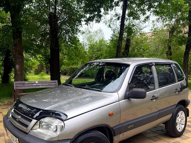 Бежевый ВАЗ Нива, объемом двигателя 1.7 л и пробегом 200 тыс. км за 2500 $, фото 1 на Automoto.ua