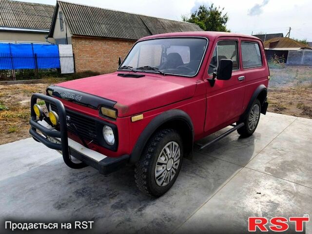 Червоний ВАЗ Нива, об'ємом двигуна 1.6 л та пробігом 100 тис. км за 750 $, фото 1 на Automoto.ua