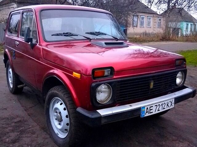 Красный ВАЗ Нива, объемом двигателя 1.6 л и пробегом 0 тыс. км за 2100 $, фото 1 на Automoto.ua