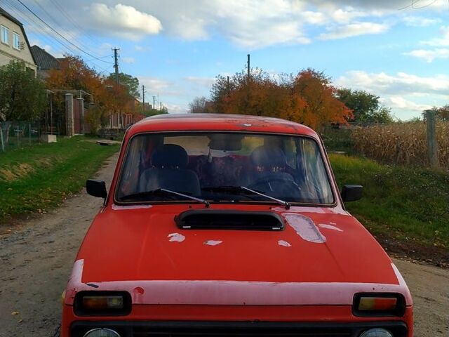 Красный ВАЗ Нива, объемом двигателя 1.6 л и пробегом 135 тыс. км за 1900 $, фото 1 на Automoto.ua