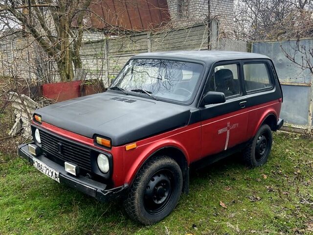 Красный ВАЗ Нива, объемом двигателя 1.6 л и пробегом 0 тыс. км за 1200 $, фото 1 на Automoto.ua