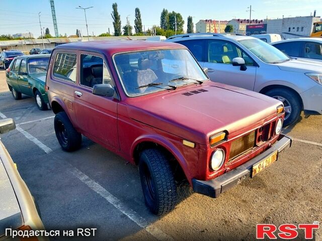 Красный ВАЗ Нива, объемом двигателя 1.6 л и пробегом 215 тыс. км за 850 $, фото 1 на Automoto.ua