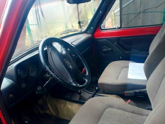 Червоний ВАЗ Нива, об'ємом двигуна 1.6 л та пробігом 0 тис. км за 2000 $, фото 1 на Automoto.ua