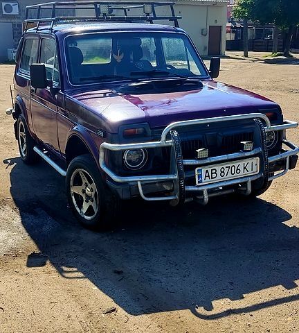 Червоний ВАЗ Нива, об'ємом двигуна 1.7 л та пробігом 250 тис. км за 2500 $, фото 1 на Automoto.ua