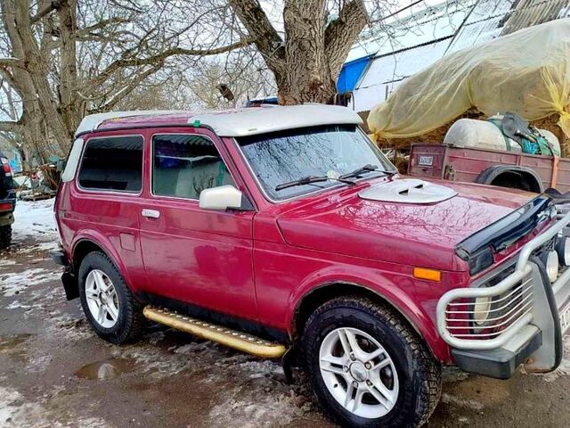 Червоний ВАЗ Нива, об'ємом двигуна 1.7 л та пробігом 255 тис. км за 3500 $, фото 1 на Automoto.ua