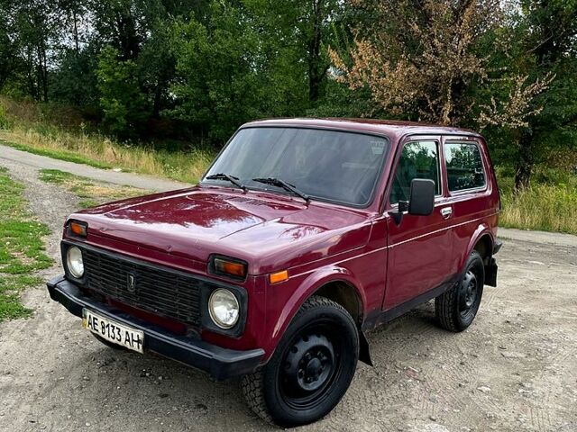 Красный ВАЗ Нива, объемом двигателя 1.7 л и пробегом 0 тыс. км за 2400 $, фото 1 на Automoto.ua