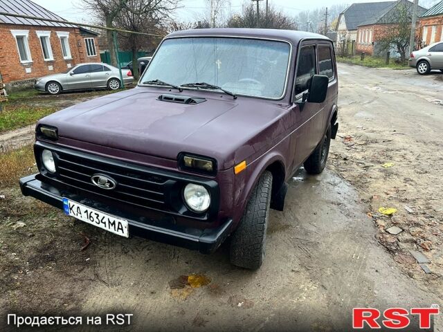 Красный ВАЗ Нива, объемом двигателя 1.7 л и пробегом 238 тыс. км за 2000 $, фото 1 на Automoto.ua